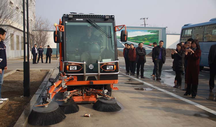 QTH8501多功能道路清掃車(chē)